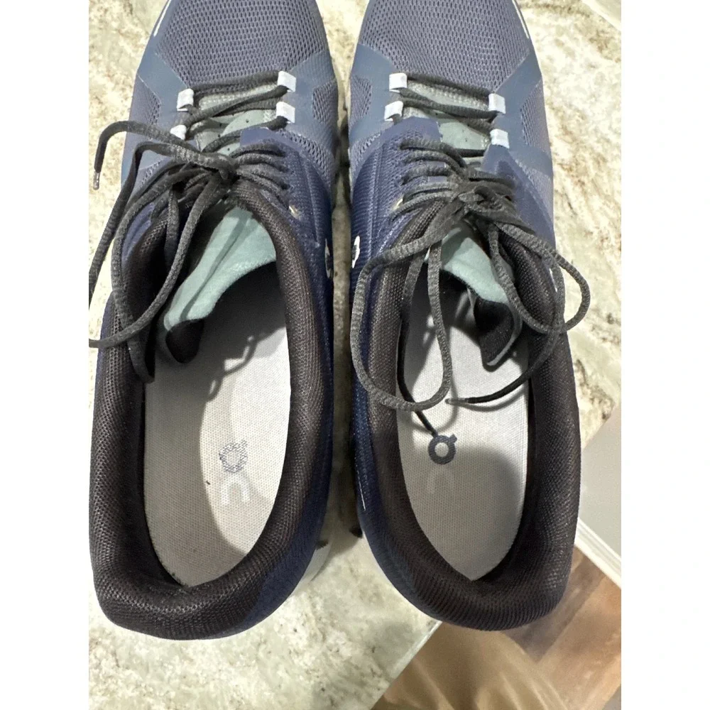 Men's On Cloud 5 running shoes in the Midnight/White colorway size 11